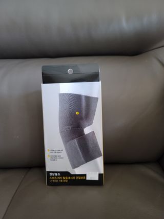 3M 후투로 의료용 스트랩형 얇은 헬스 팔꿈치보호대 — 4점을 준 리뷰어가 2024년 3월 올린 사용 사진