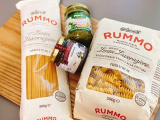 이탈리안 프리미엄 파스타 룸모 Rummo 파스타 2종 + 바질 페스토 + 블랙 트러플 페이스트 — 5점을 준 리뷰어가 2021년 7월 올린 사용 사진