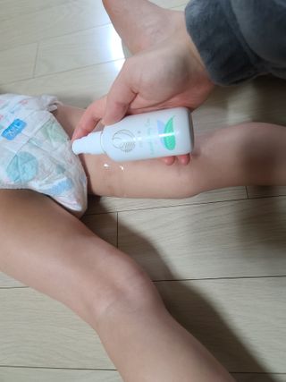 mom e 맘이 내추럴 베이비 케어 크림+바디오일 — 5점을 준 리뷰어가 2021년 1월 올린 사용 사진