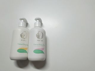 mom e 맘이 내추럴 베이비 케어 샴푸앤바스+로션 — 5점을 준 리뷰어가 2021년 1월 올린 사용 사진