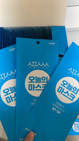 [심폐소생소] KF94 오늘의 마스크 대형 — 5점을 준 리뷰어가 2021년 10월 올린 사용 사진