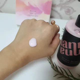 난나 살몬 스파이더 검버섯 미백 톤업 화이트닝 연어 앰플 크림 300ml 대용량 — 5점을 준 리뷰어가 2022년 8월 올린 사용 사진