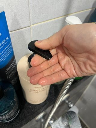프리마인 더이상 뻣뻣하고 효과없는 탈모샴푸는 NO. 근본부터 케어하는 셀베이스 그린티샴푸(500ml) — 5점을 준 리뷰어가 2023년 2월 올린 사용 사진