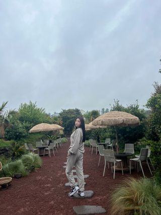 MAPLESYRUPFACTORY 메이플 피그먼트 맨투맨 8.COL — 5점을 준 리뷰어가 2023년 4월 올린 사용 사진