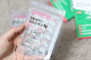 [큐어반H 스팟] 자외선 99프로 차단되는 스틱타입 스팟밴드(1팩 / 66매입) — 4.5점을 준 리뷰어가 2022년 11월 올린 사용 사진