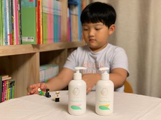 mom e 맘이 내추럴 베이비 케어 샴푸앤바스+로션 — 5점을 준 리뷰어가 2021년 1월 올린 사용 사진