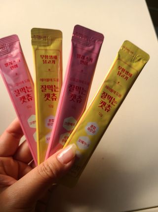 페페로니 잘 먹는 캣츄 - 무항생제 닭고기 12개 + 알래스카 연어 12개 — 5점을 준 리뷰어가 2021년 8월 올린 사용 사진