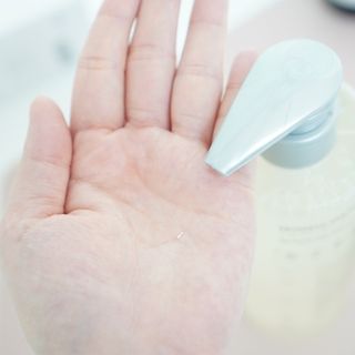 MOAMANEMUNAH 모아만에무나 플러스 두피 탈모 완화 기능성 샴푸 + 브러쉬 2종 세트 — 5점을 준 리뷰어가 2021년 10월 올린 사용 사진