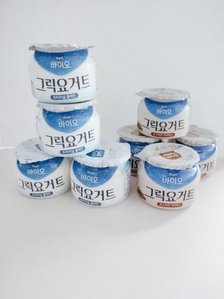 매일바이오 그릭요거트 오리지널 플레인 4개, 로스터리 커피믹스 4개 — 5점을 준 리뷰어가 2021년 12월 올린 사용 사진