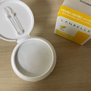 랑벨 비타 에너지 잡티 앰플 패드 65매 (투명하고 밝은 얼굴 광채패드) — 5점을 준 리뷰어가 2022년 5월 올린 사용 사진