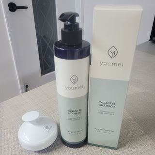 유메이 웰니스 샴푸 + 유메이 스칼프 브러쉬 — 5점을 준 리뷰어가 2022년 1월 올린 사용 사진