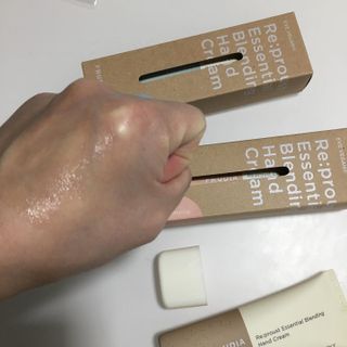 [후르디아] 끈적임 없는 착한성분 비건  핸드크림 3종 — 5점을 준 리뷰어가 2022년 2월 올린 사용 사진