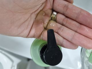 프리마인 메이크업과 들뜨는 각질까지 한방에 깐달걀로! 순하기까지한 셀베이스 그린티클렌저(200ml) — 5점을 준 리뷰어가 2023년 4월 올린 사용 사진