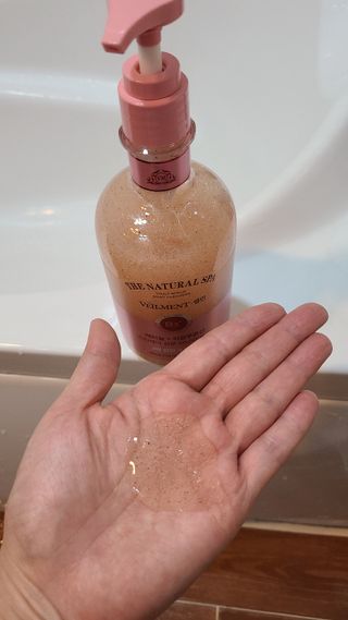 벨먼 내추럴스파 수분광채 스크럽 바디워시 600ml 5종 — 5점을 준 리뷰어가 2022년 5월 올린 사용 사진