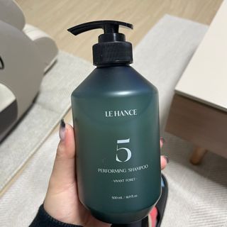 르핸스 퍼포밍 5 샴푸 비반트 포렛/베티버 포그 — 4점을 준 리뷰어가 2023년 1월 올린 사용 사진