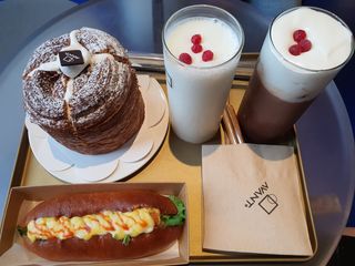 아방갤러리카페 용산아이파크몰점 [아방갤러리카페] 음료 택 2 +  베이커리 5종 중 택 1 — 4.5점을 준 리뷰어가 2021년 4월 올린 사용 사진