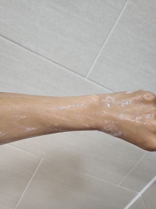 벨먼 내추럴스파 수분광채 스크럽 바디워시 600ml 5종 — 5점을 준 리뷰어가 2022년 5월 올린 사용 사진
