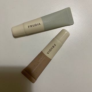 [후르디아] 올리브영 착한보습 비건 립버터 2종 — 5점을 준 리뷰어가 2023년 1월 올린 사용 사진