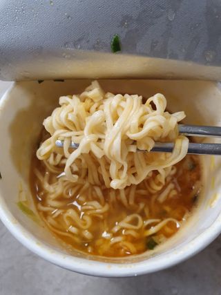 NISSIN 닛신 컵누들  4종 - 씨푸드오리지날, 씨푸드 스파이시, 씨푸드 커리, 씨푸드 XO소스 — 5점을 준 리뷰어가 2021년 12월 올린 사용 사진