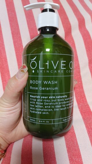 올리브 오일 스킨케어 컴퍼니 [OOSC] 향기로운 보습 로즈 제라늄 바디워시 500ml — 5점을 준 리뷰어가 2021년 5월 올린 사용 사진