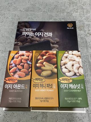 짜먹는 이지견과 짜먹는 이지아몬드, 짜먹는 이지허니피넛, 짜먹는 이지캐슈넛 각 10g X  10포 — 5점을 준 리뷰어가 2021년 2월 올린 사용 사진