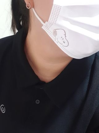 JHWORLD 스누피 마스크 정품 스누피 KF-AD 국내 비말차단 아동용 성인용 일회용 덴탈마스크 50매 — 5점을 준 리뷰어가 2021년 6월 올린 사용 사진