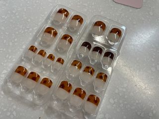 데싱디바 매직프레스 가을신상 숏 스퀘어_3종 중 택1 — 4점을 준 리뷰어가 2021년 9월 올린 사용 사진