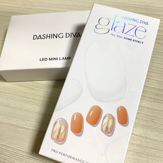 데싱디바 글레이즈 젤네일 별빛유리네일 6종_랜덤발송 — 5점을 준 리뷰어가 2021년 8월 올린 사용 사진