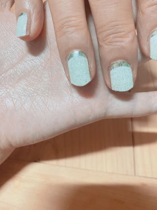[네일가게] 햇빛에 닿으면 색이 변하는 신기한 햇살 반전 네일스티커_B — 4점을 준 리뷰어가 2021년 8월 올린 사용 사진
