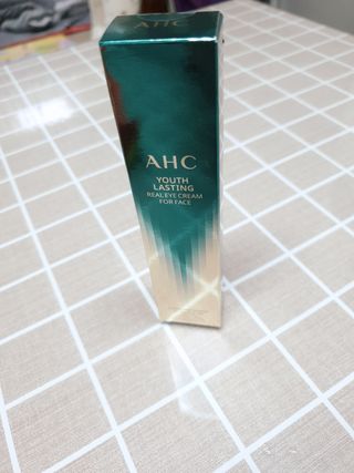 [NEW 탄력유턴 아이크림] AHC 유스 래스팅 리얼 아이크림 포 페이스 — 5점을 준 리뷰어가 2021년 3월 올린 사용 사진