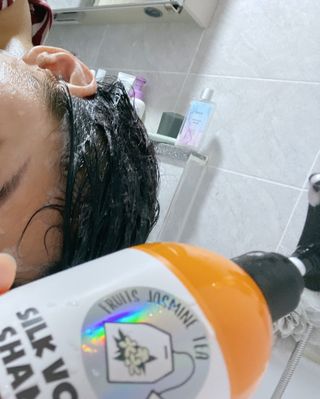 썸헤어 / SUMHAIR 썸헤어 실크 볼륨 샴푸+트리트먼트 프룻자스민티 — 5점을 준 리뷰어가 2021년 4월 올린 사용 사진