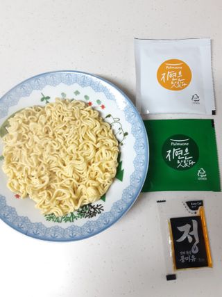 [풀무원] 자연은맛있다 정면, 백면, 홍면  세트 — 5점을 준 리뷰어가 2021년 4월 올린 사용 사진