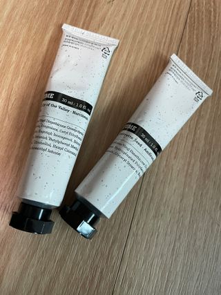 멈칫(MUMCHIT) 넥퍼퓸 NECKPERFUME 2가지 향 — 1.5점을 준 리뷰어가 2021년 12월 올린 사용 사진