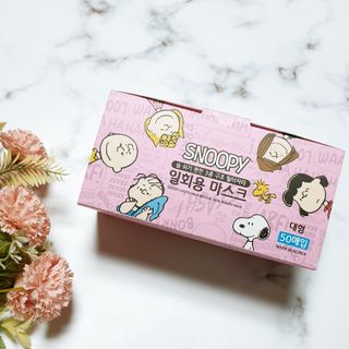 JHWORLD 스누피 마스크 정품 스누피 닥터클린 국내 아동용 성인용 3중 MB필터 일회용 덴탈마스크 50매 — 3점을 준 리뷰어가 2021년 9월 올린 사용 사진