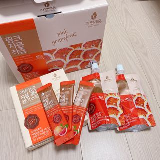 자연에온 핑크 자몽 착즙 100mL 10개입 1BOX +가 득담은 자몽 콜라겐 젤리스틱 1BOX — 5점을 준 리뷰어가 2021년 7월 올린 사용 사진