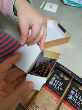 서울약사신협_투데이홍삼정플러스스틱_10g x 30포 — 5점을 준 리뷰어가 2021년 2월 올린 사용 사진