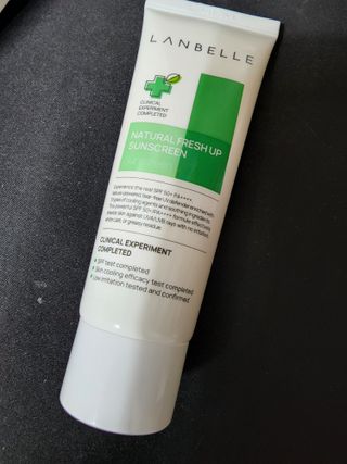 랑벨 내츄럴 프레시 업 선크림 75ml — 5점을 준 리뷰어가 2022년 5월 올린 사용 사진