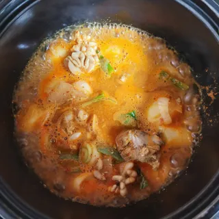 소담스퀘어 상암 궁중해물탕조씨집 백년가게 조씨집 팔뚝탕1인분550g — 3점을 준 리뷰어가 2022년 12월 올린 사용 사진