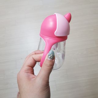 유비맘 트라이탄 코니빨대컵_컬러 랜덤 발송 — 3점을 준 리뷰어가 2021년 1월 올린 사용 사진