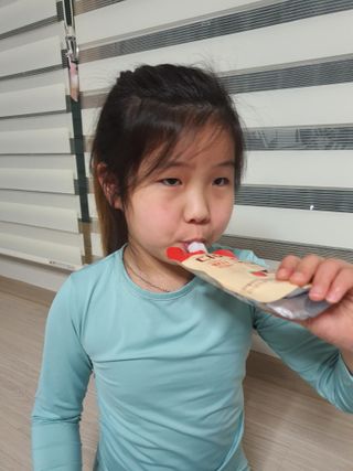 [몸엔용] 우리 아이 건강간식, 달콤한 녹용곤약젤리 디어팡 4종 — 5점을 준 리뷰어가 2022년 4월 올린 사용 사진