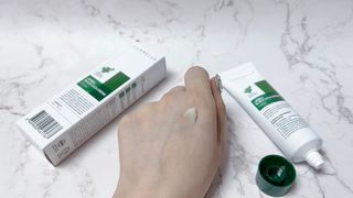 랑벨 랑바이오 블랙 시카 크림 50ml(블랙비 프로폴리스, 시카 4종, 판테놀 10 함유) — 5점을 준 리뷰어가 2022년 4월 올린 사용 사진