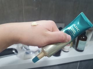 [NEW 탄력유턴 아이크림] AHC 유스 래스팅 리얼 아이크림 포 페이스 — 5점을 준 리뷰어가 2021년 2월 올린 사용 사진
