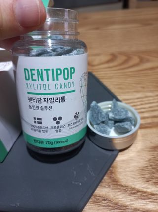 작심연구소 구취제거+충치예방+치아화이트닝 마법의 캔디 덴티팝3종(맛 랜덤 발송) — 5점을 준 리뷰어가 2022년 5월 올린 사용 사진