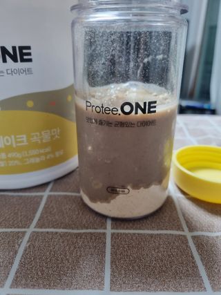 프로티원 단백질쉐이크 곡물맛 2주분 1통+보틀 — 5점을 준 리뷰어가 2021년 4월 올린 사용 사진