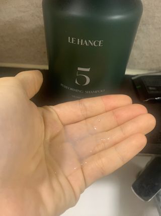 르핸스 퍼포밍 5 샴푸 비반트 포렛/베티버 포그 — 5점을 준 리뷰어가 2022년 12월 올린 사용 사진