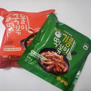 [푸딩팩토리] 떡볶이 베스트 2종_옛날 국물떡볶이 570g / 할매 기름 떡볶이  570g — 4점을 준 리뷰어가 2022년 5월 올린 사용 사진