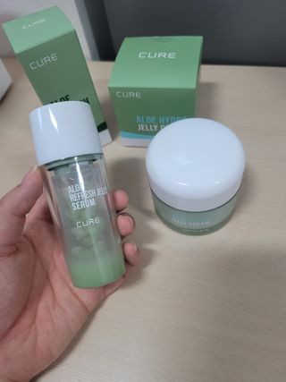김정문알로에 큐어 큐어 알로에 리프레쉬 젤리 세럼, 큐어 알로에 하이드로 젤리 크림 — 3.5점을 준 리뷰어가 2021년 4월 올린 사용 사진
