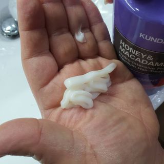 쿤달 [KUNDAL 공식] 프리미엄 헤어 케어 스페셜 세트 샴푸 500ml &amp; 트리트먼트 500ml — 5점을 준 리뷰어가 2021년 3월 올린 사용 사진