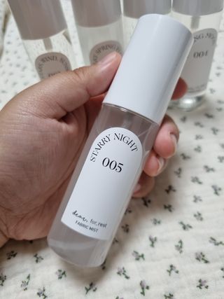 디어포레스트 [5개세트] 숲속의 하루 패브릭미스트 (섬유향수/ 룸스프레이) 50ml 5개 — 4점을 준 리뷰어가 2022년 9월 올린 사용 사진