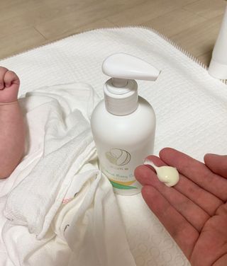 mom e 맘이 내추럴 베이비 케어 샴푸앤바스+로션 — 3점을 준 리뷰어가 2021년 1월 올린 사용 사진